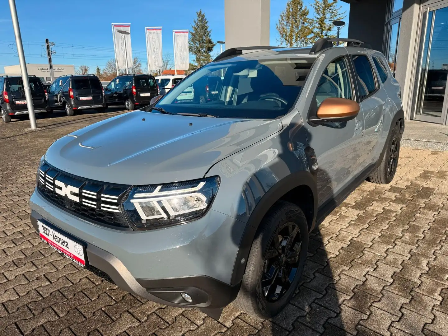 Dacia Duster II Extreme*1.Hand,Autom.,Navi,360°Kam,SHZ Grau - 1