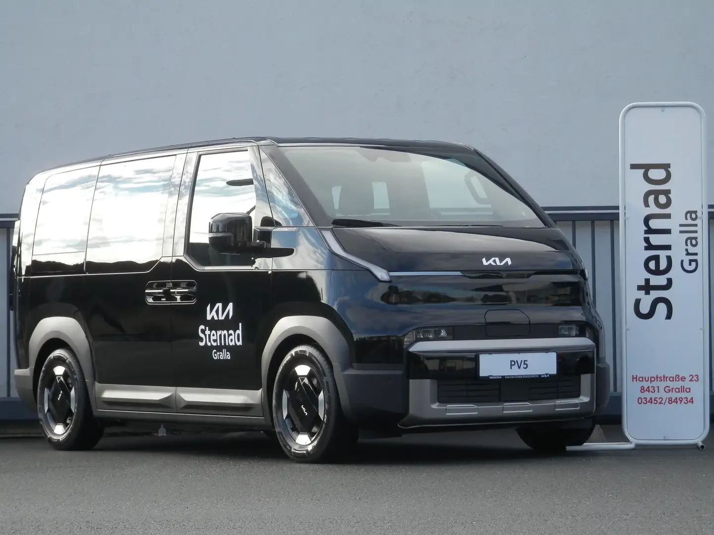 Kia PV5 Passenger 71,2 kW/h Earth & P1 Schwarz - 1