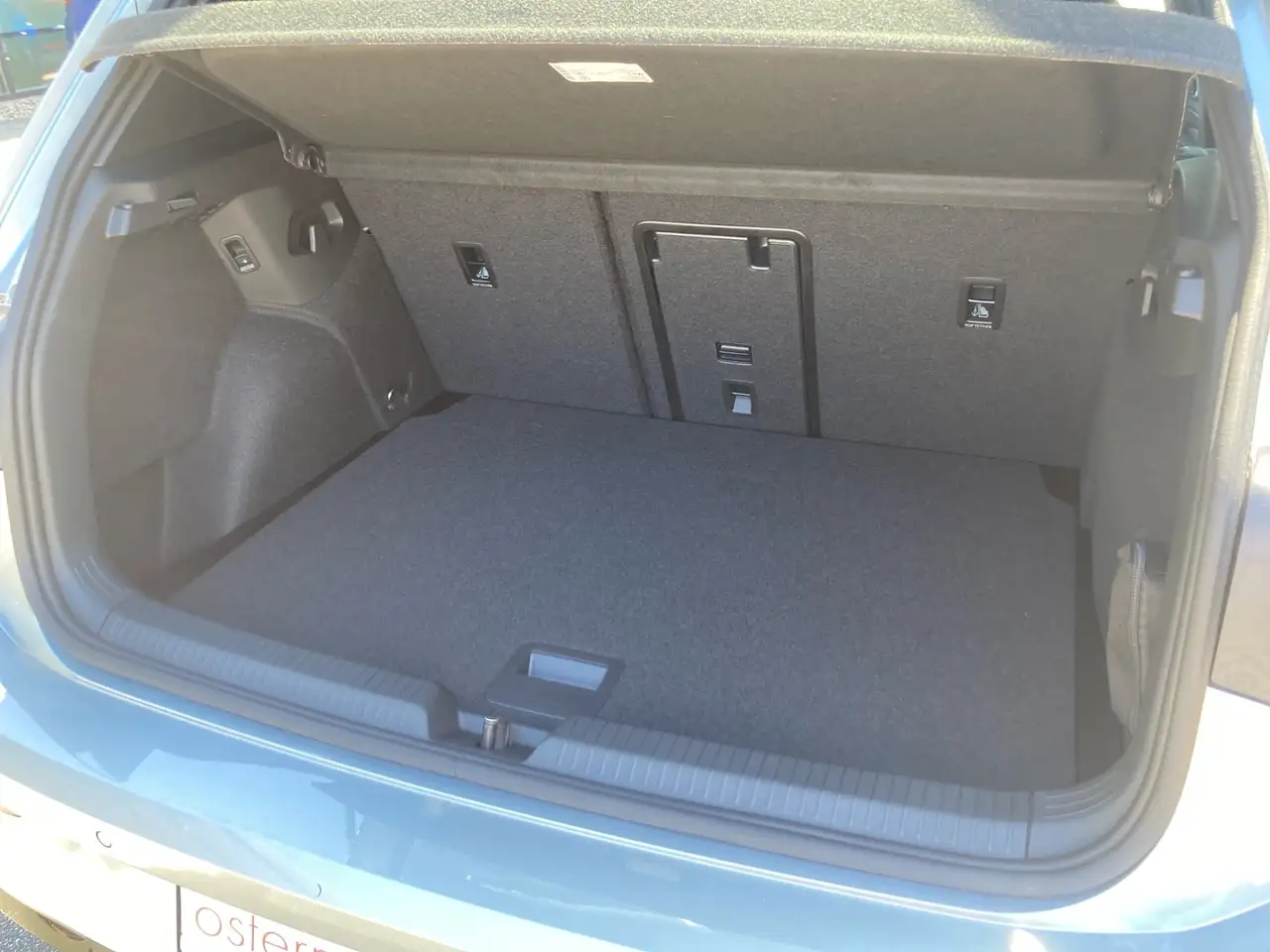 Volkswagen Golf VIII R-LINE 1.5TSI DSG PANORAMA.HARMAN.NAVI 8