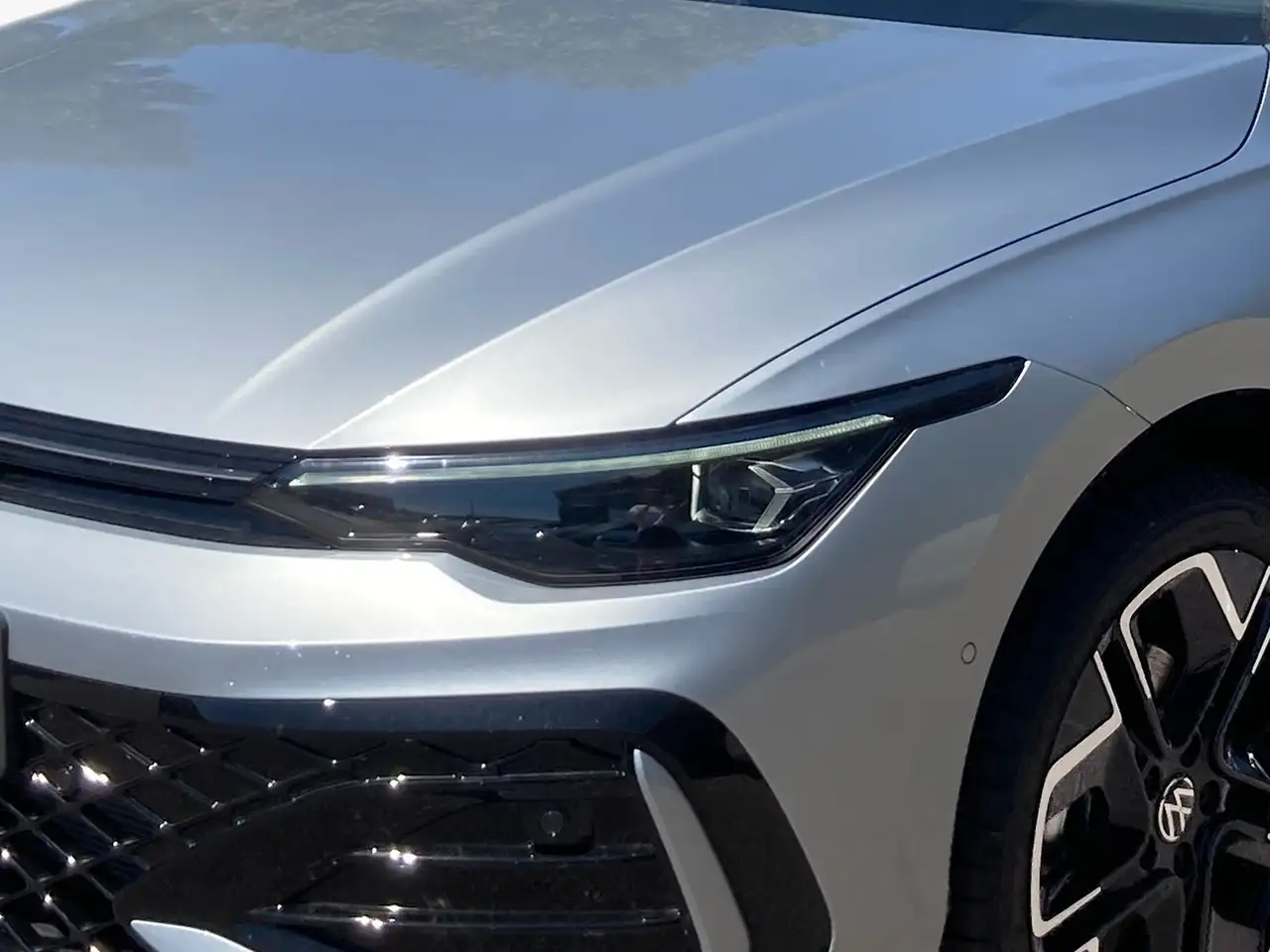 Volkswagen Golf VIII R-LINE 1.5TSI DSG PANORAMA.HARMAN.NAVI 6