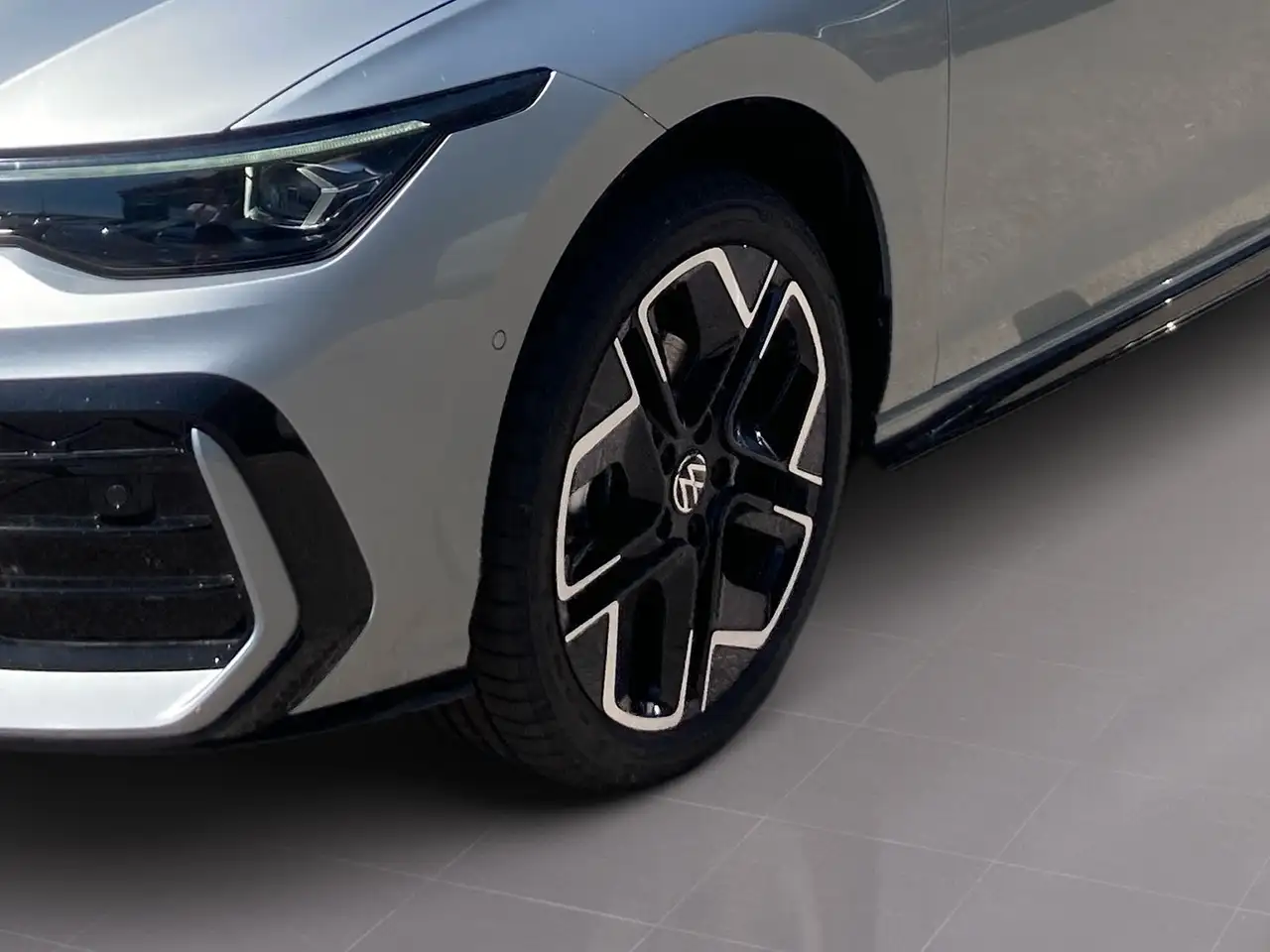 Volkswagen Golf VIII R-LINE 1.5TSI DSG PANORAMA.HARMAN.NAVI 7