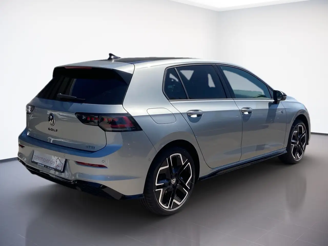 Volkswagen Golf VIII R-LINE 1.5TSI DSG PANORAMA.HARMAN.NAVI 4
