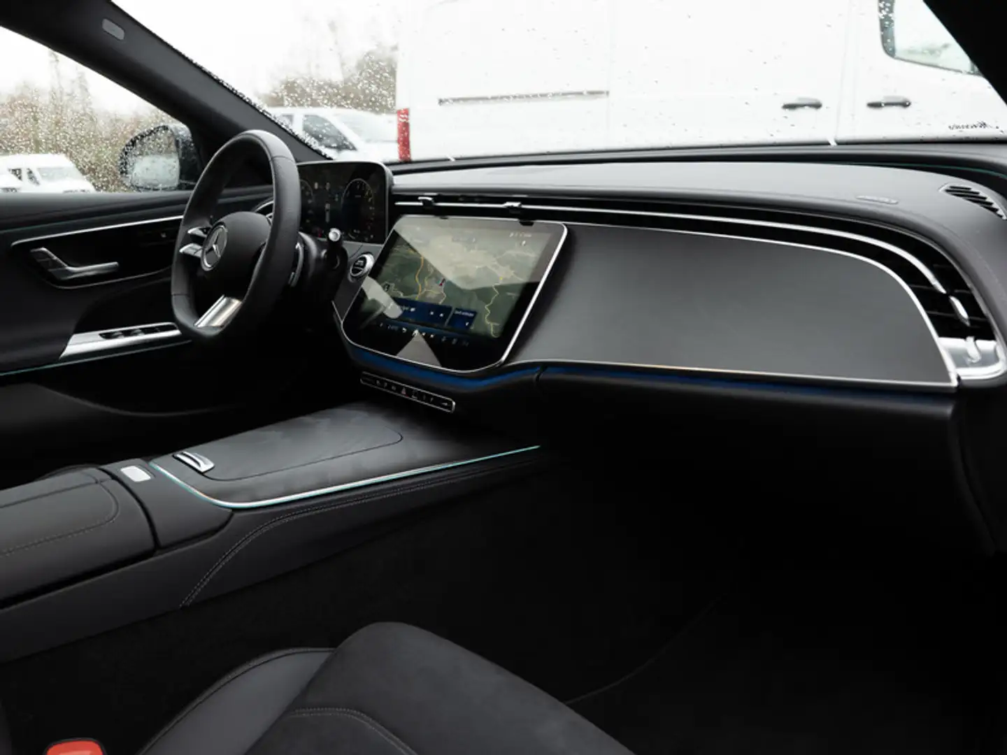 Mercedes-Benz E 300 de T AMG-Sport/360/Pano/AHK/Totw/Distr/19" Schwarz - 2