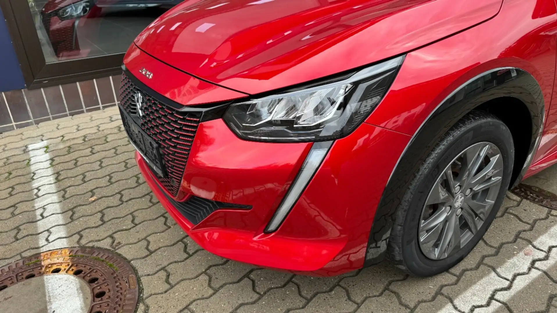 Peugeot e-208 Active Pack ELEKTRO Rouge - 2