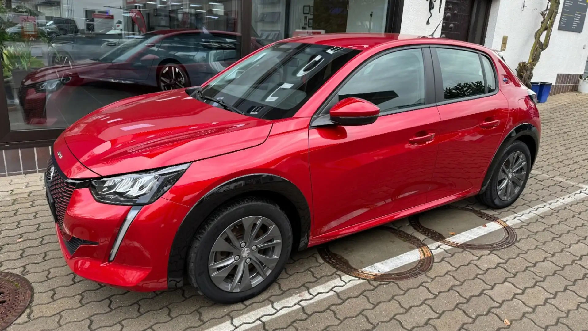 Peugeot e-208 Active Pack ELEKTRO Rot - 1