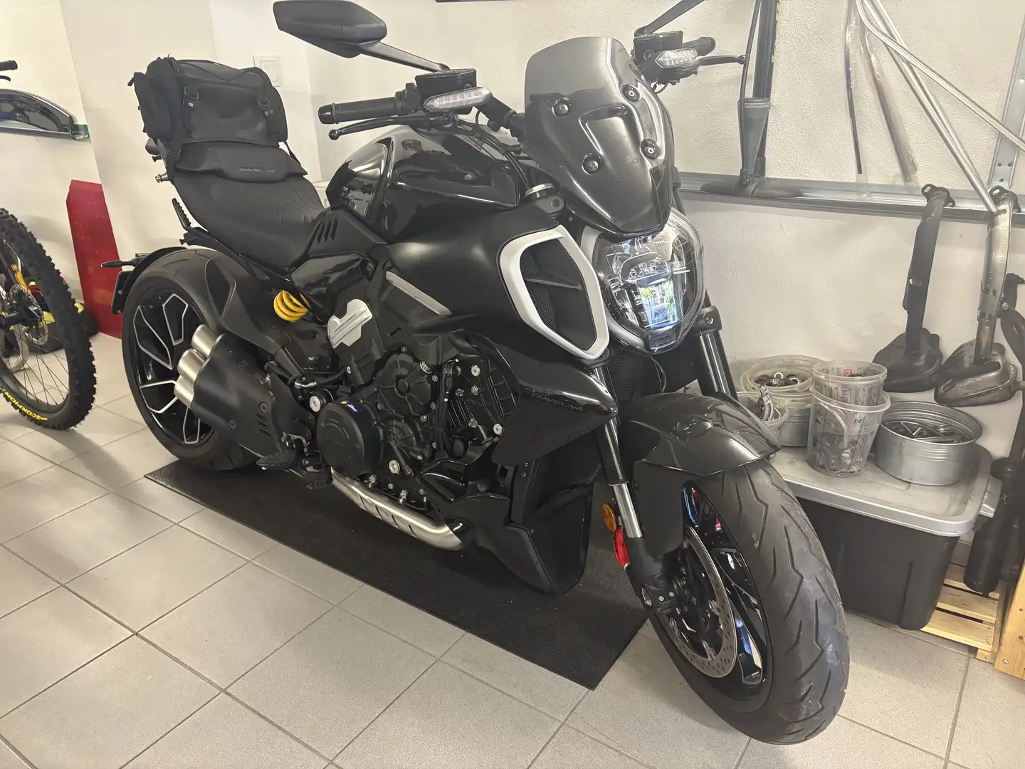 Ducati Diavel Ducati Diavel V4 - 1