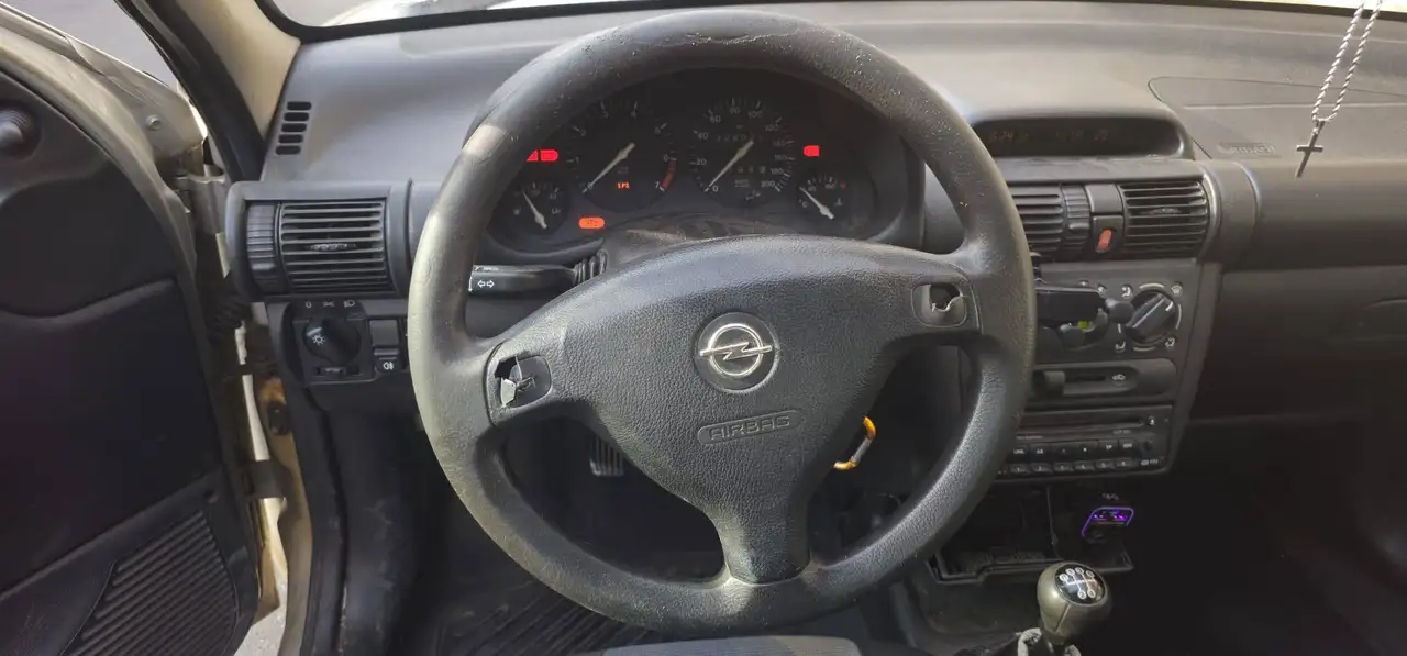 Opel Corsa 1.2 16V – 75 ch (Z12XE), foto 6