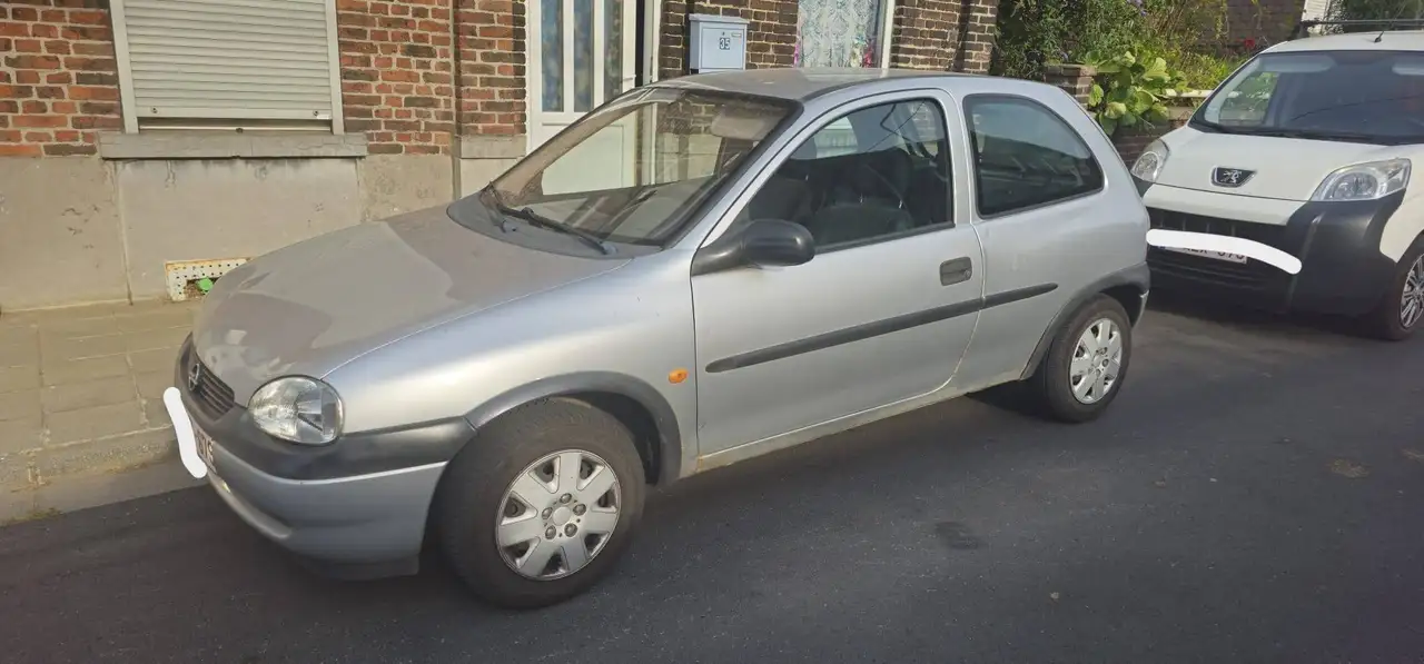 Opel Corsa 1.2 16V – 75 ch (Z12XE), foto 1