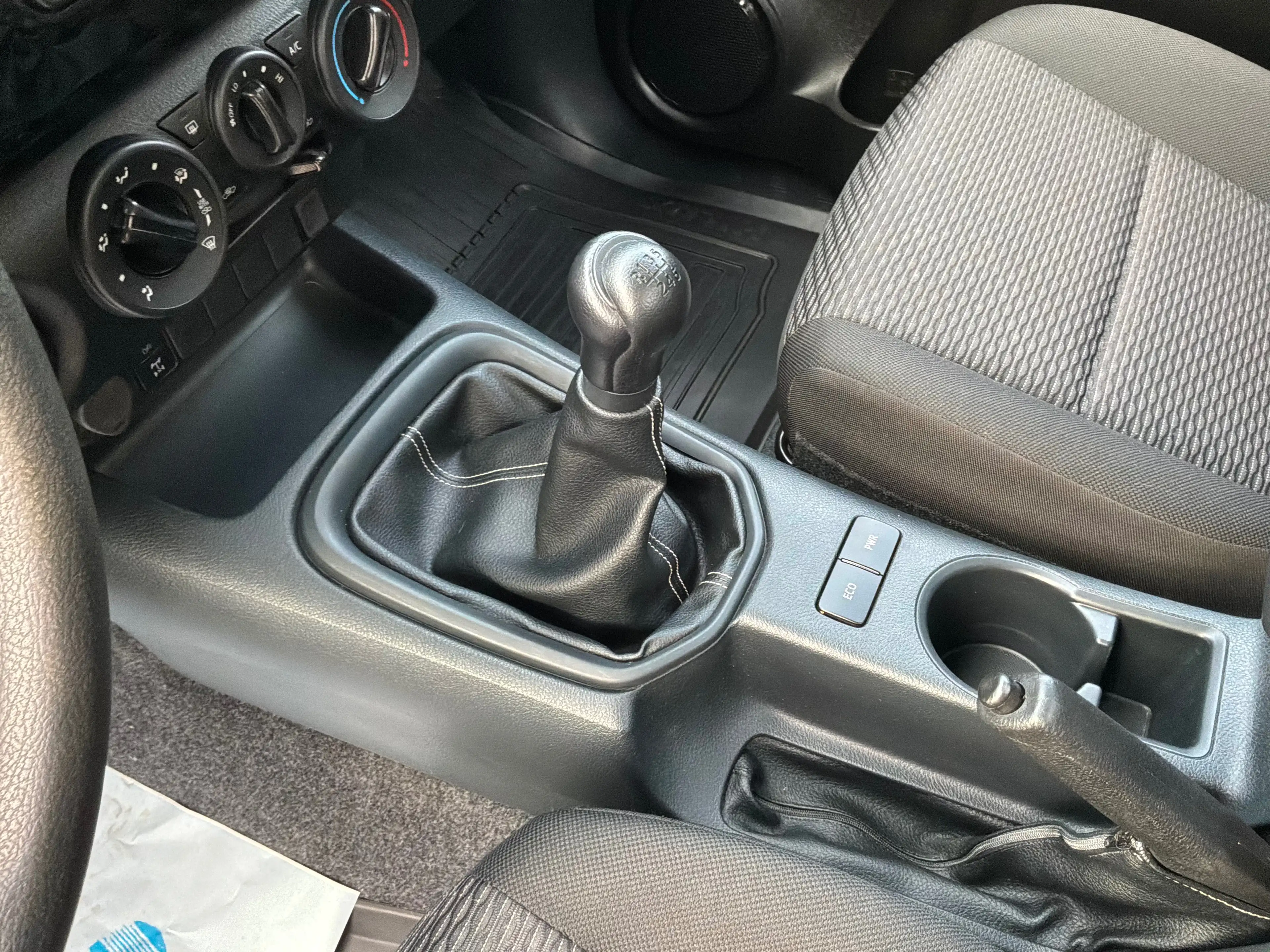 Toyota Hilux 2.4 D-4D 4WD Active simple cabine — photo 15