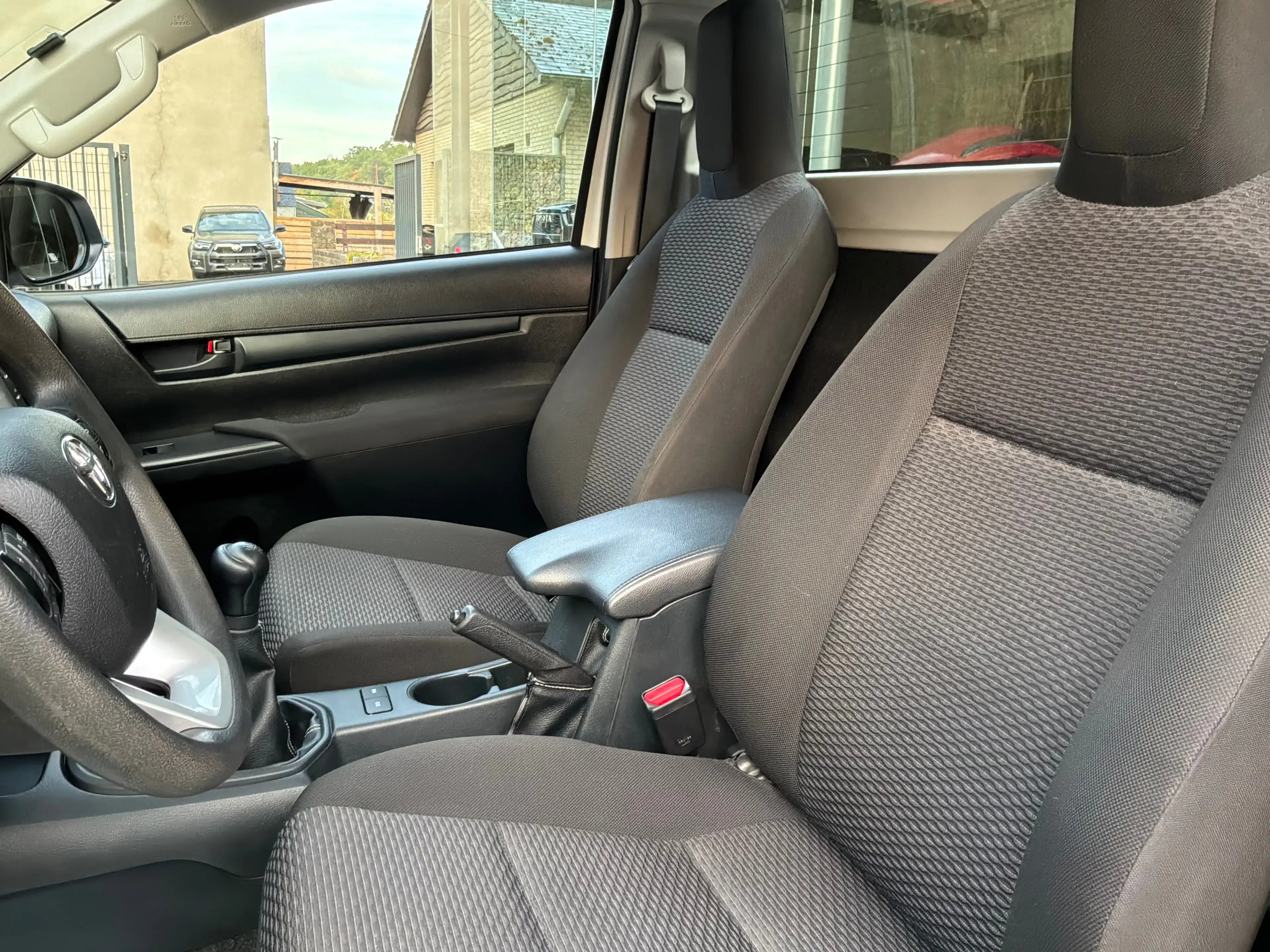 Toyota Hilux 2.4 D-4D 4WD Active simple cabine — photo 8