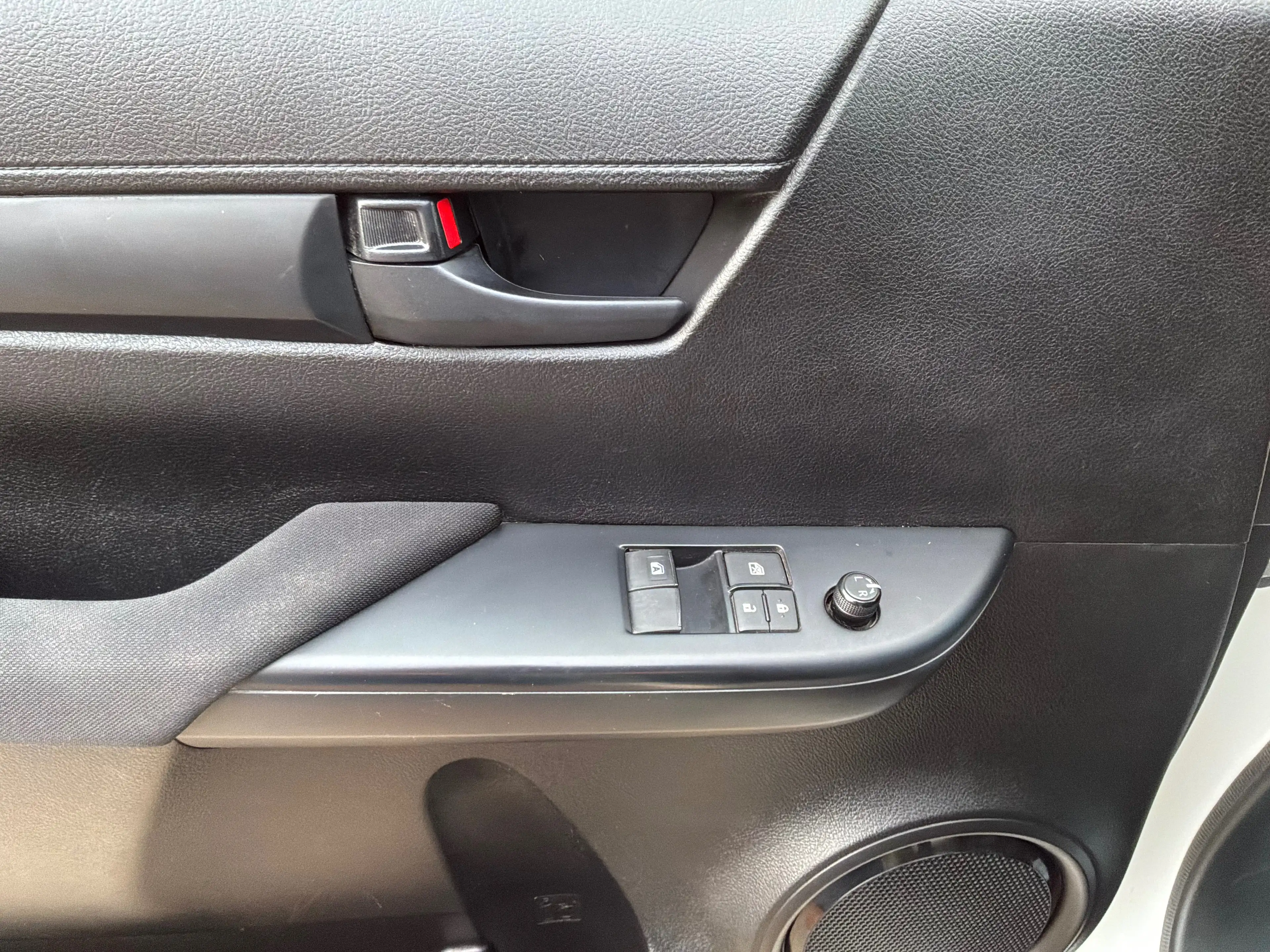 Toyota Hilux 2.4 D-4D 4WD Active simple cabine — photo 9