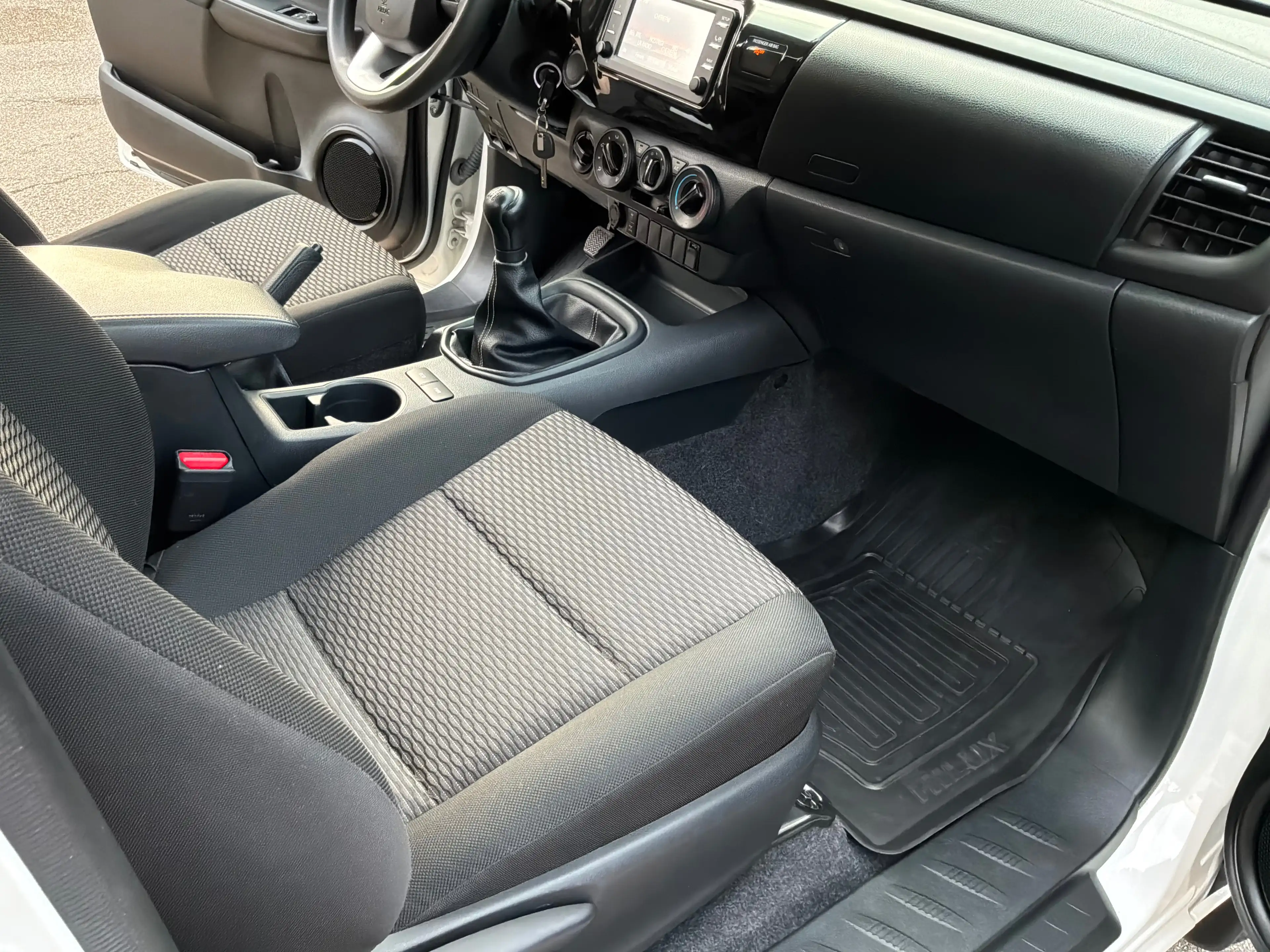 Toyota Hilux 2.4 D-4D 4WD Active simple cabine — photo 10