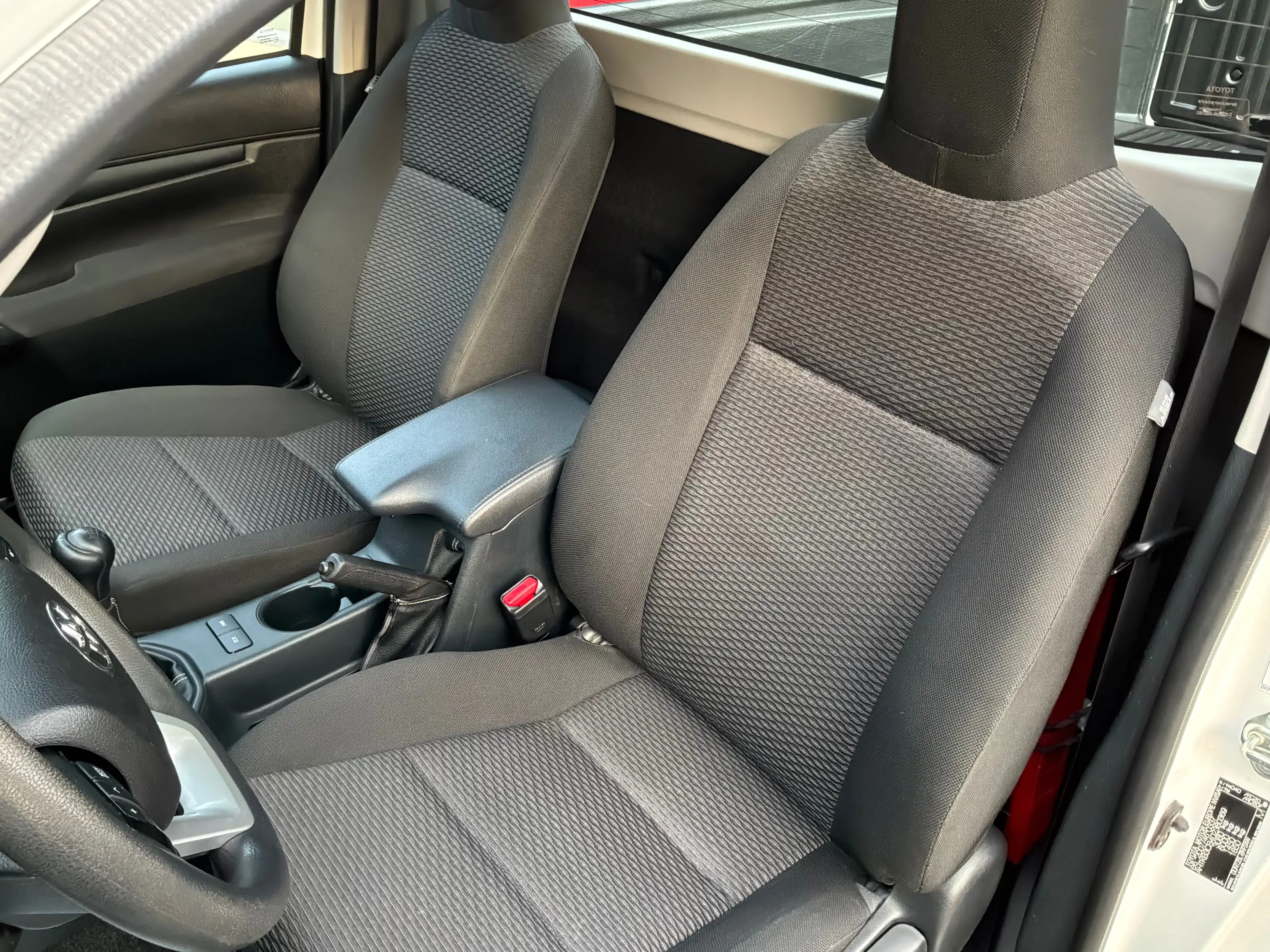 Toyota Hilux 2.4 D-4D 4WD Active simple cabine — photo 4