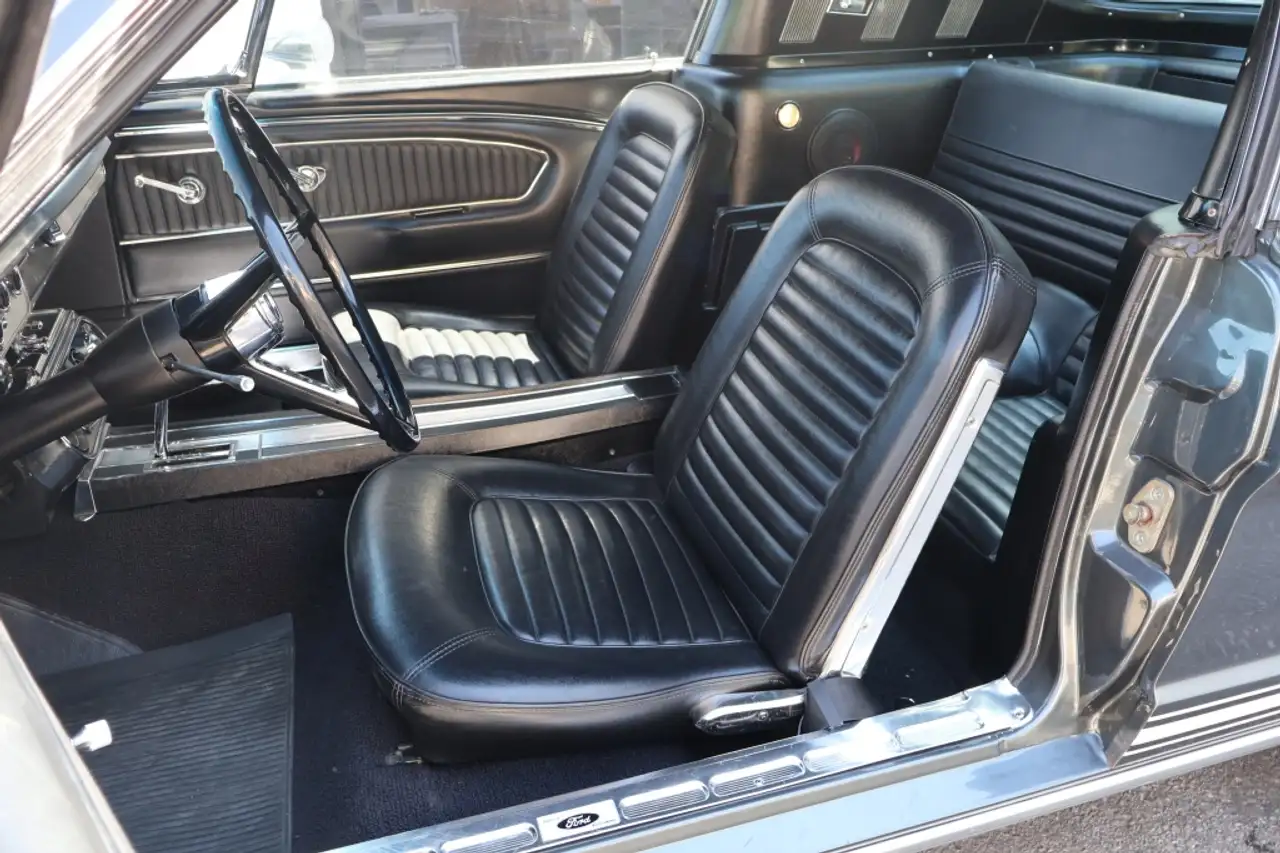 Ford Mustang Aut., foto 12