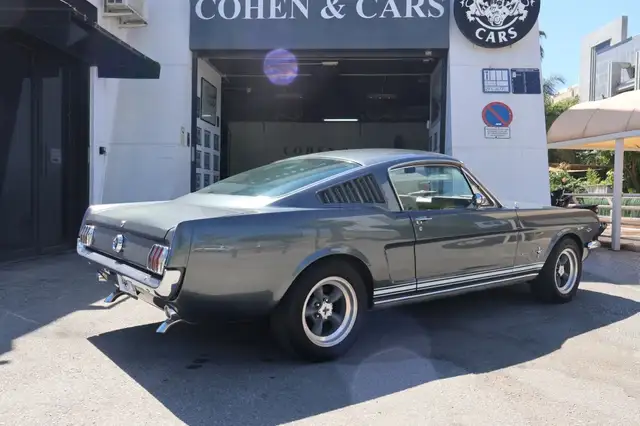 Ford Mustang view 5