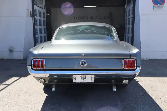 Ford Mustang view 6