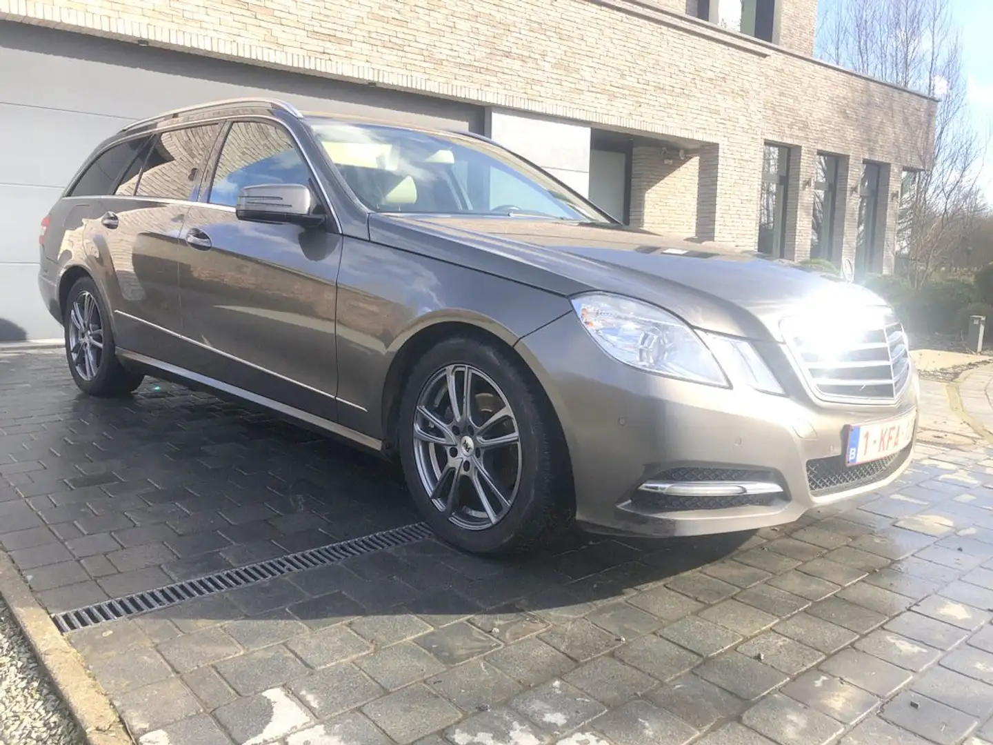 Mercedes-Benz E 220 E+220+CDI+BE+Start/Stop Beige - 2