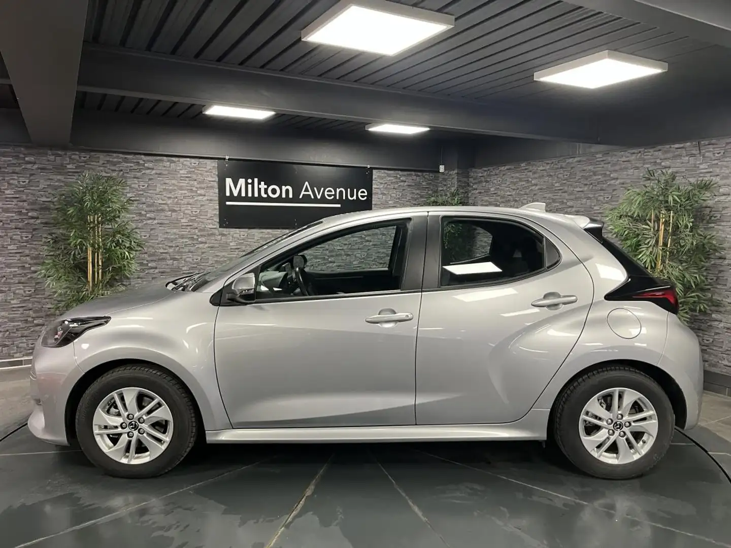 Mazda 2 Mazda2 1.5 Hybrid - e-CVT - 116 Agile Gris - 2