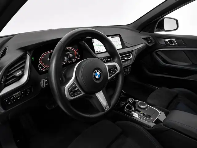 BMW 1 Series view 8