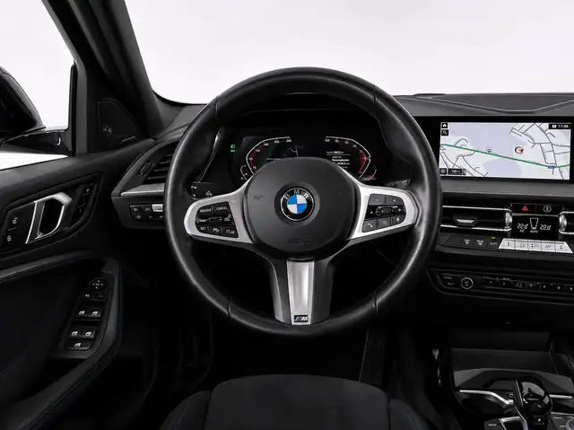 BMW 1 Series view 10