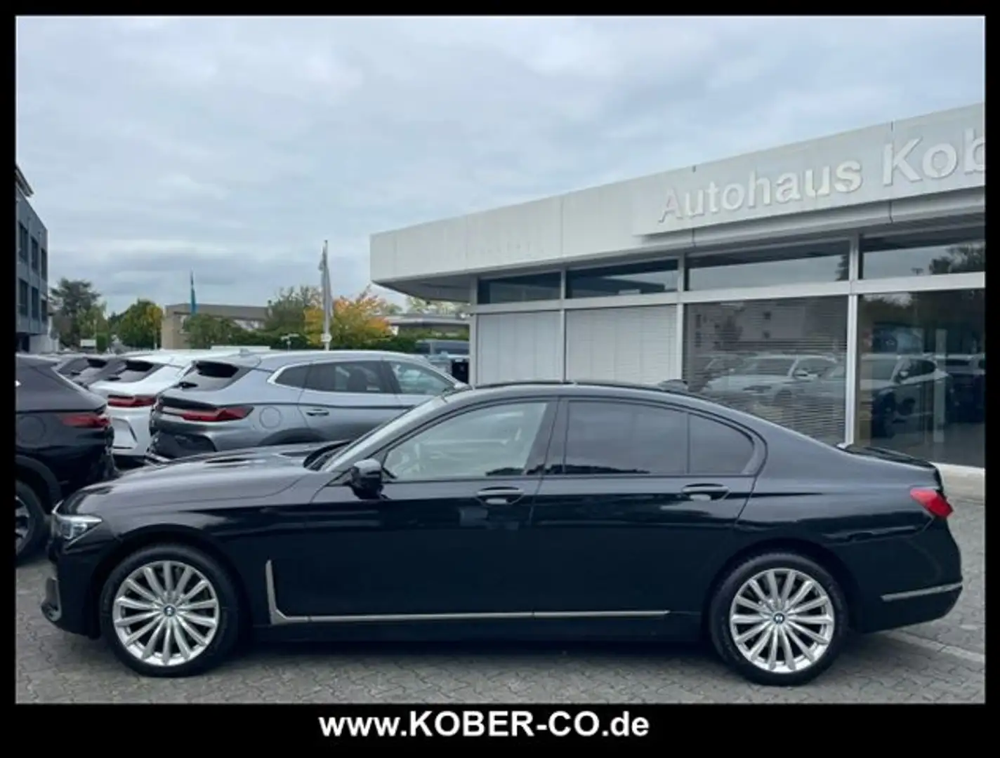 BMW 750 750iA xDrive LEDER+NAVI+GSD+HARMAN/KARDON+TV+LMR Schwarz - 2