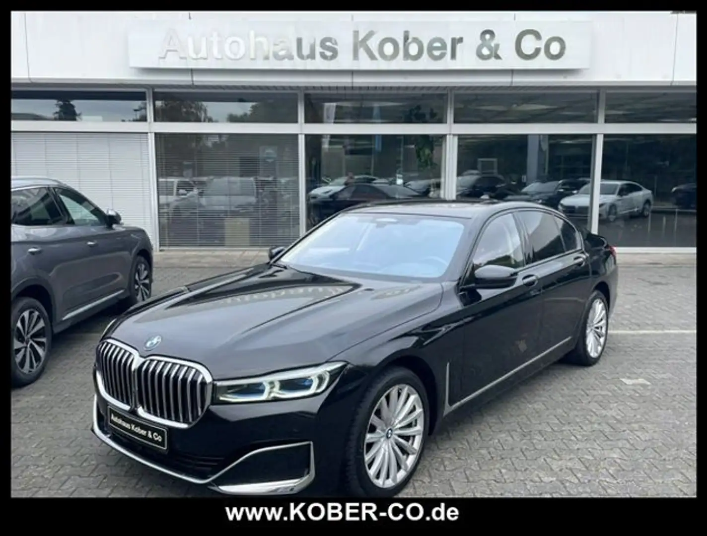 BMW 750 750iA xDrive LEDER+NAVI+GSD+HARMAN/KARDON+TV+LMR Zwart - 1