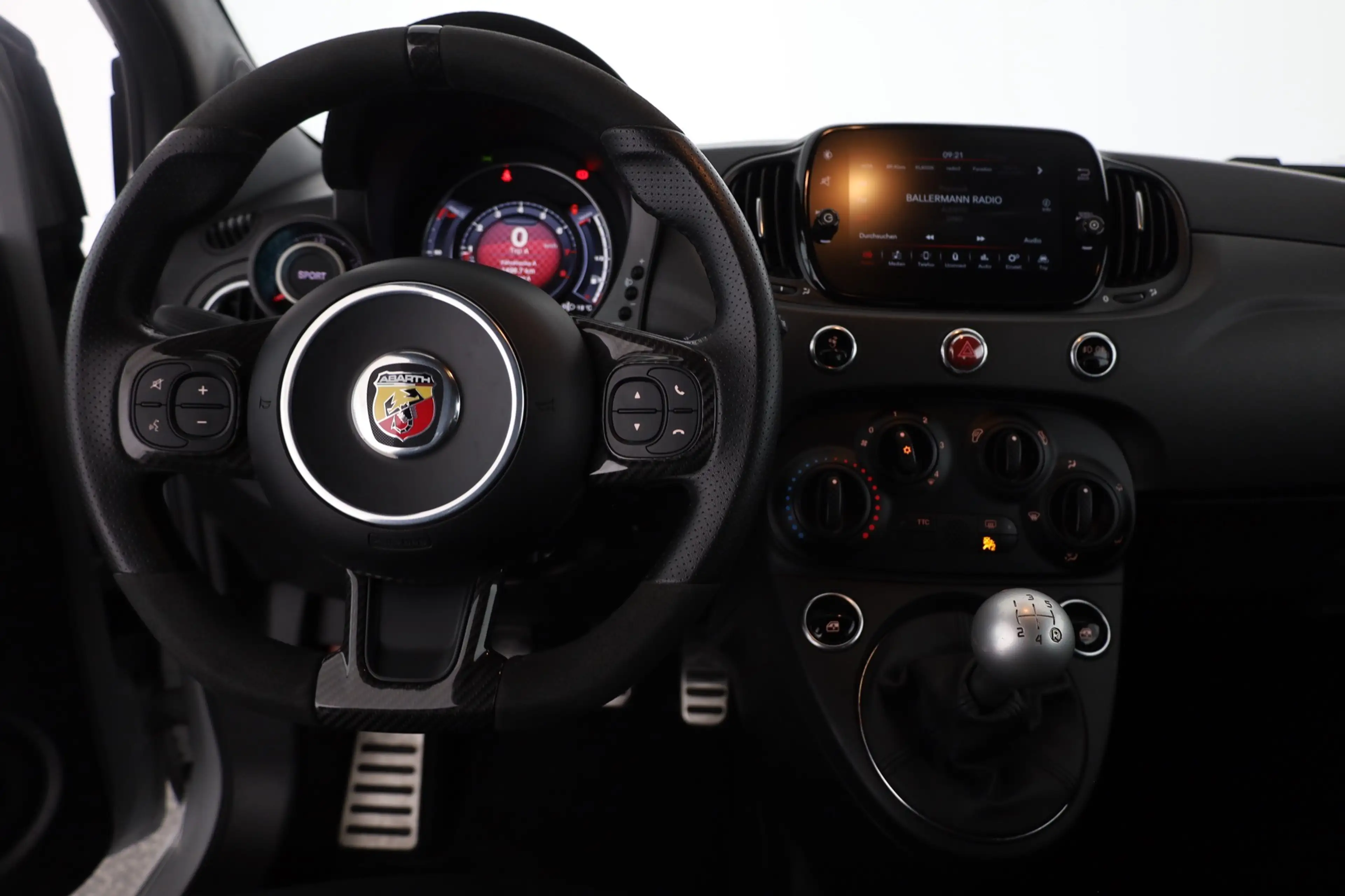 Abarth 695 1.4 T-Jet 16V Sabelt Beats Record Monza — photo 10