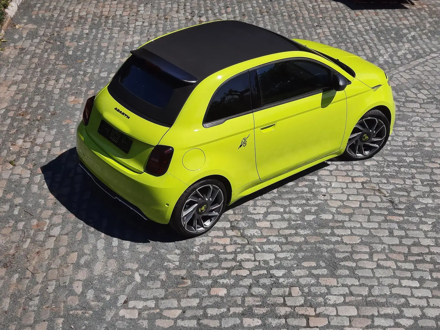 Abarth 500e Turismo Cabriolet Scorpionissima GAR 02/2027 ! Groen - 2