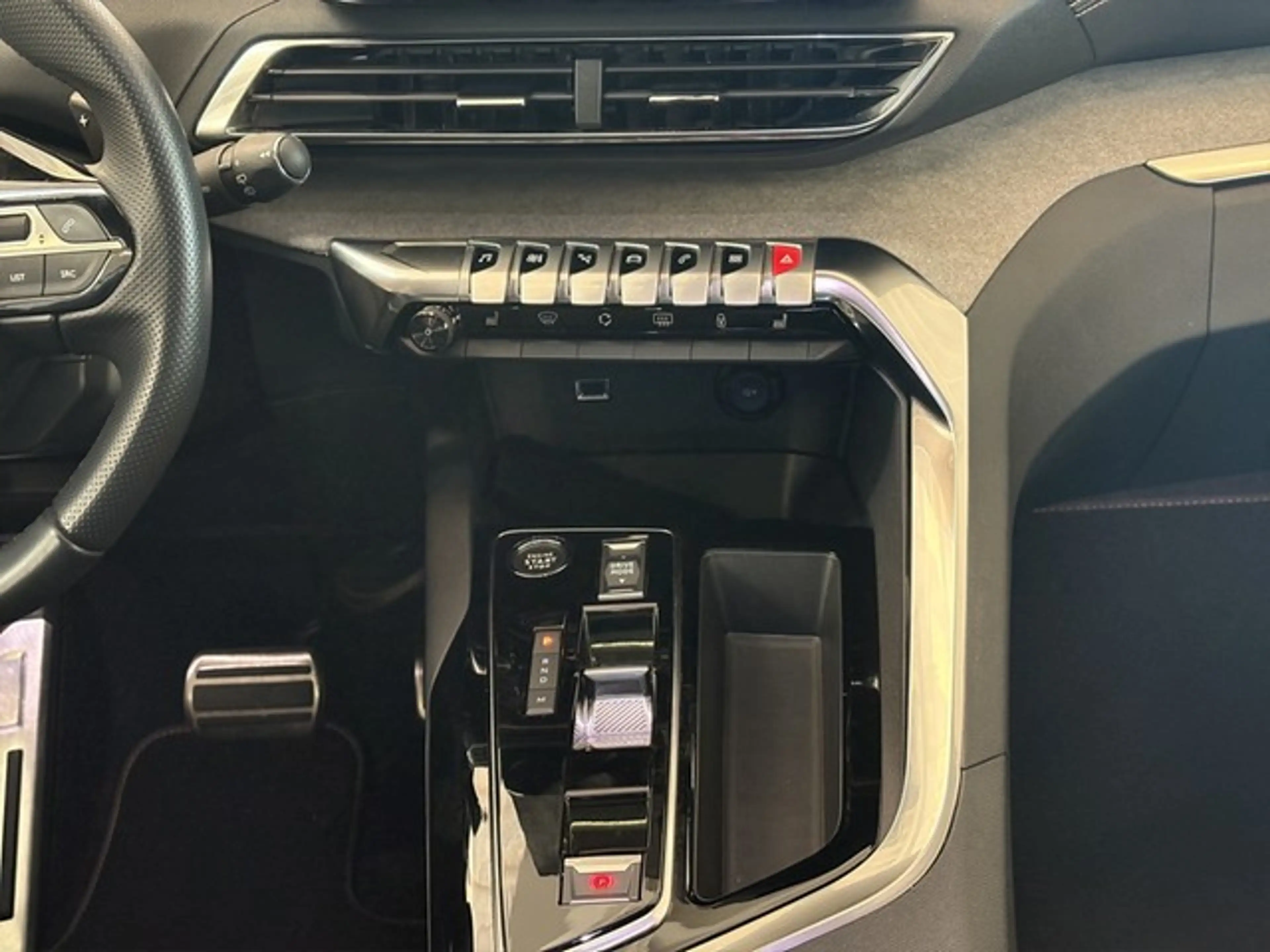 Peugeot 3008 GT HYBRID 136 e-DSC6 El. Panodach Navi Digitale... — photo 11