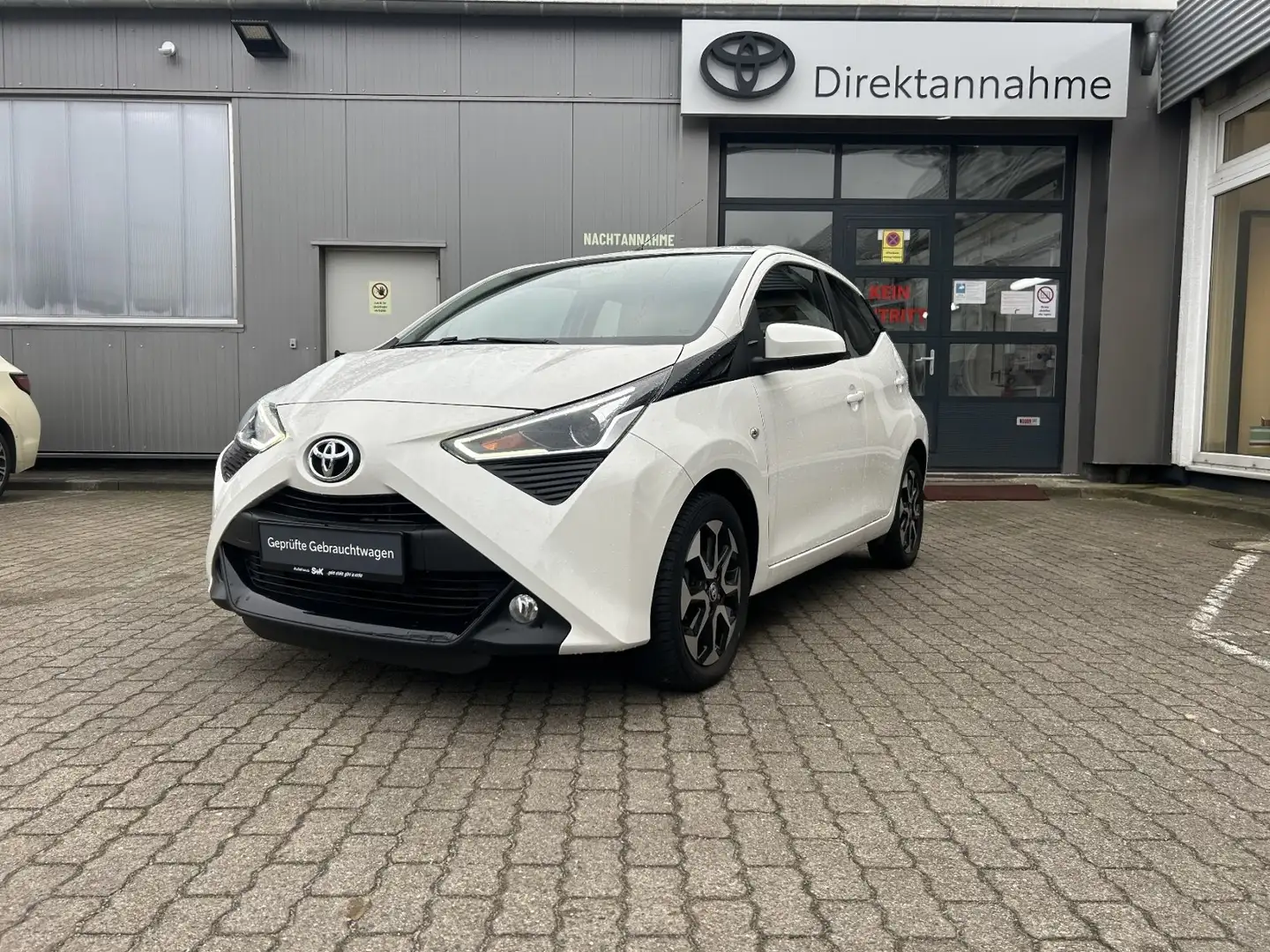 Toyota Aygo 1.0l Benzin 5-Türer x-play Club Blanco - 1