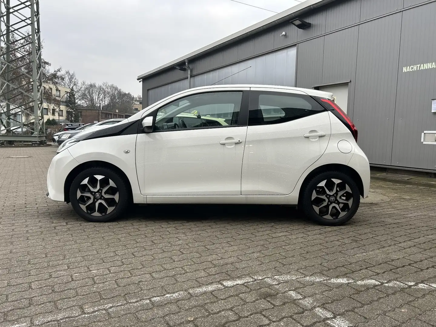 Toyota Aygo 1.0l Benzin 5-Türer x-play Club Weiß - 2