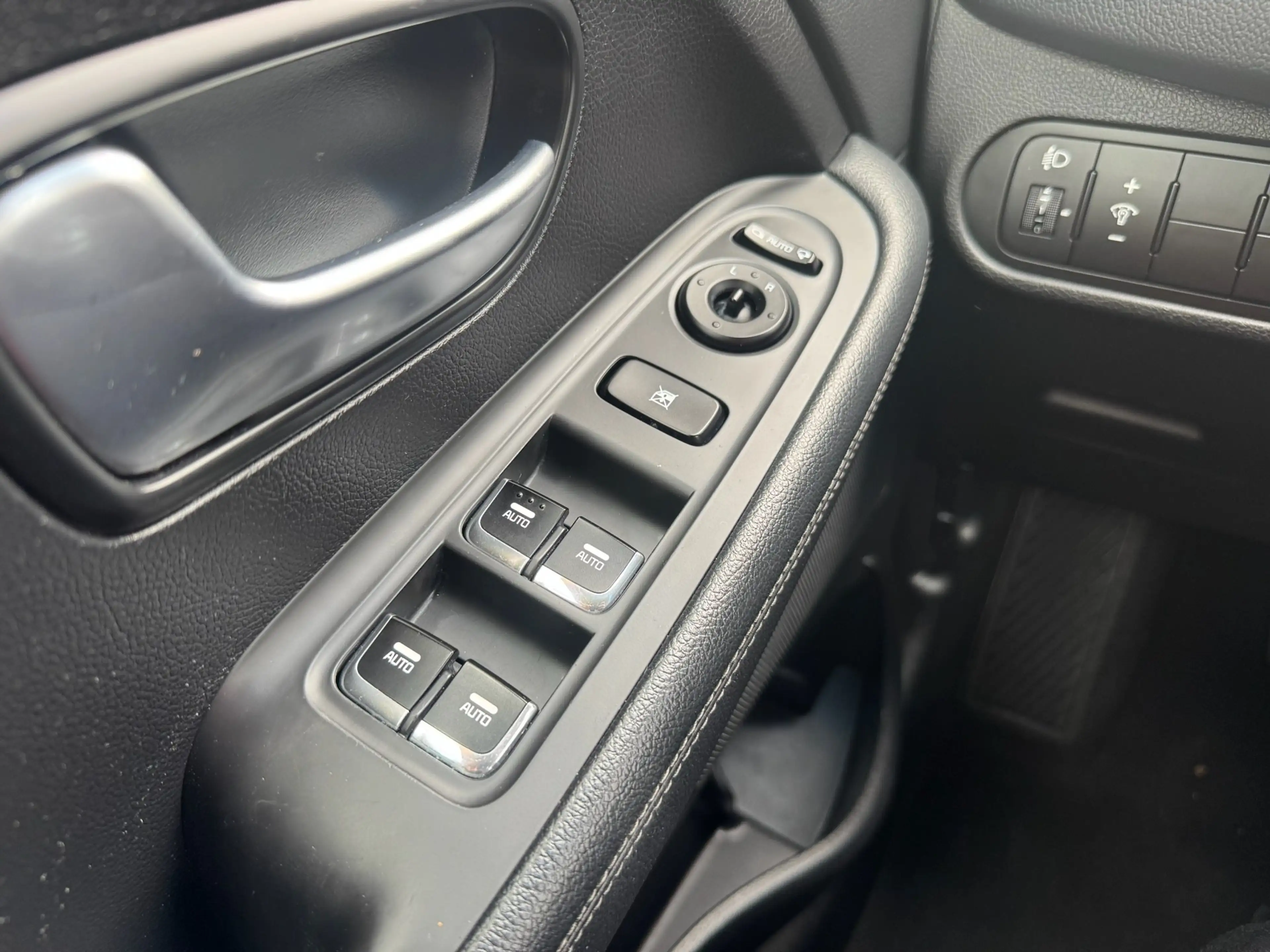 Kia Carens 1.7 CRDI Fusion 7Place/Navi/Camera/Clim Dig/Gar12M — photo 15