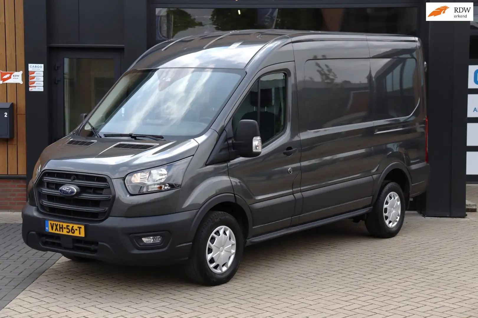 Ford Transit 350 2.0 TDCI L2H2 Trend | Automaat | Apple Carplay Grijs - 1