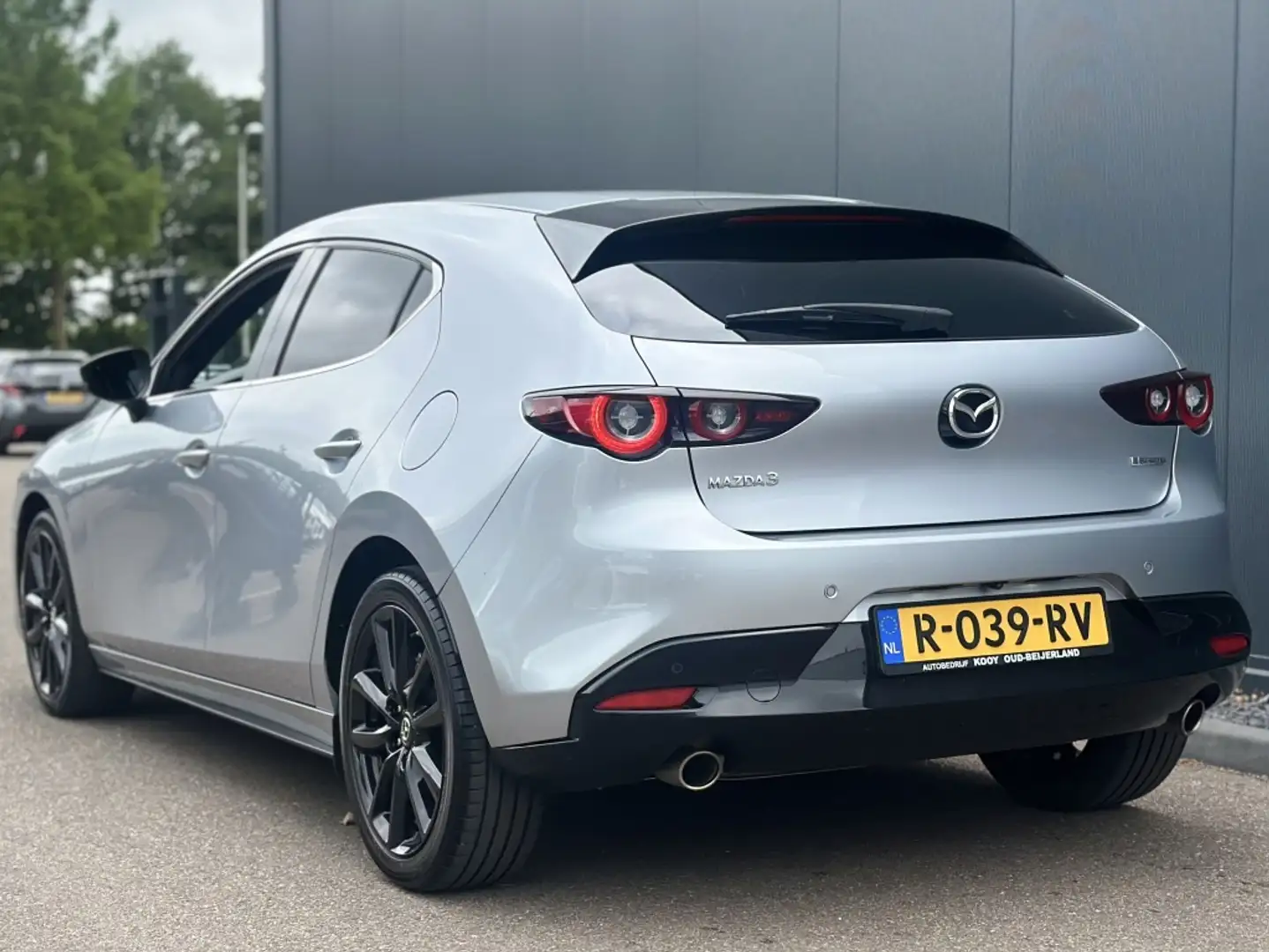 Mazda 3 2.0 e-SkyActiv-G 150PK Sportive Automaat Grau - 2