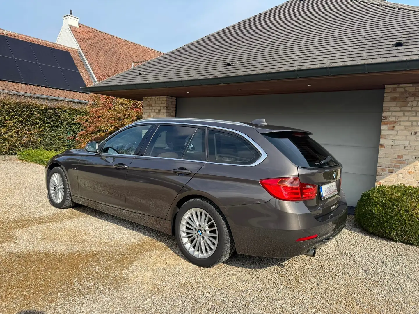 BMW 320 Luxury Line Bruin - 2