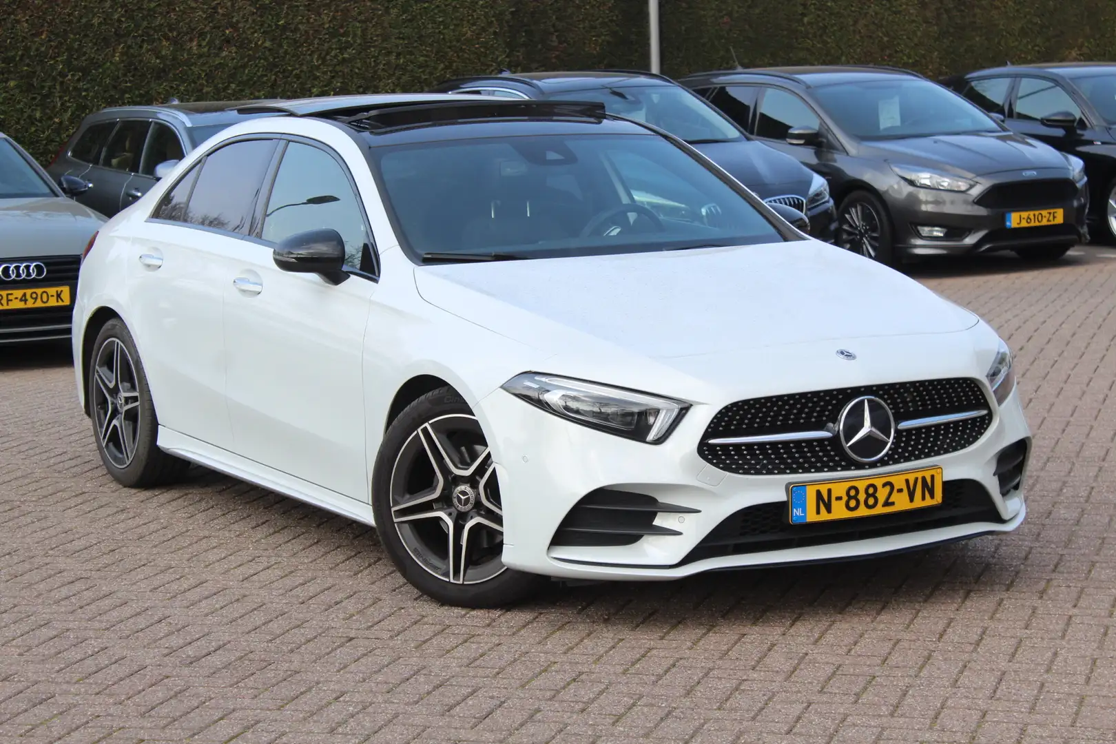 Mercedes-Benz A 180 Business Solution AMG / Panoramadak / Camera / Sfe Wit - 1