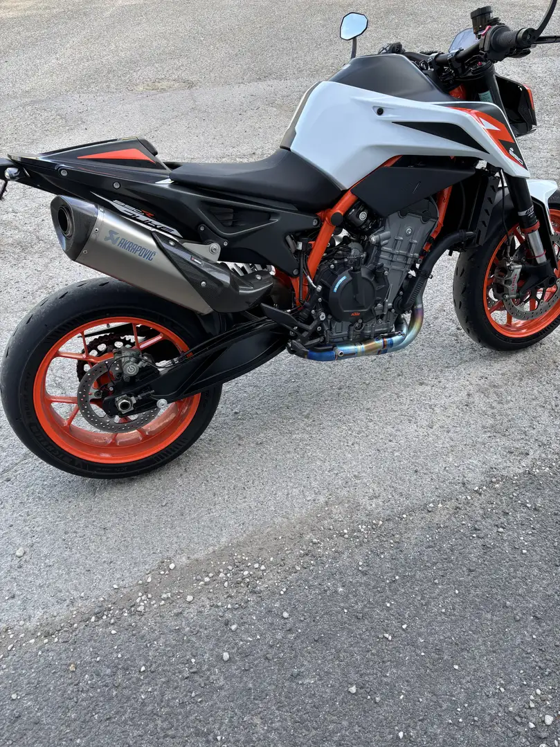 KTM 890 Duke R - 2