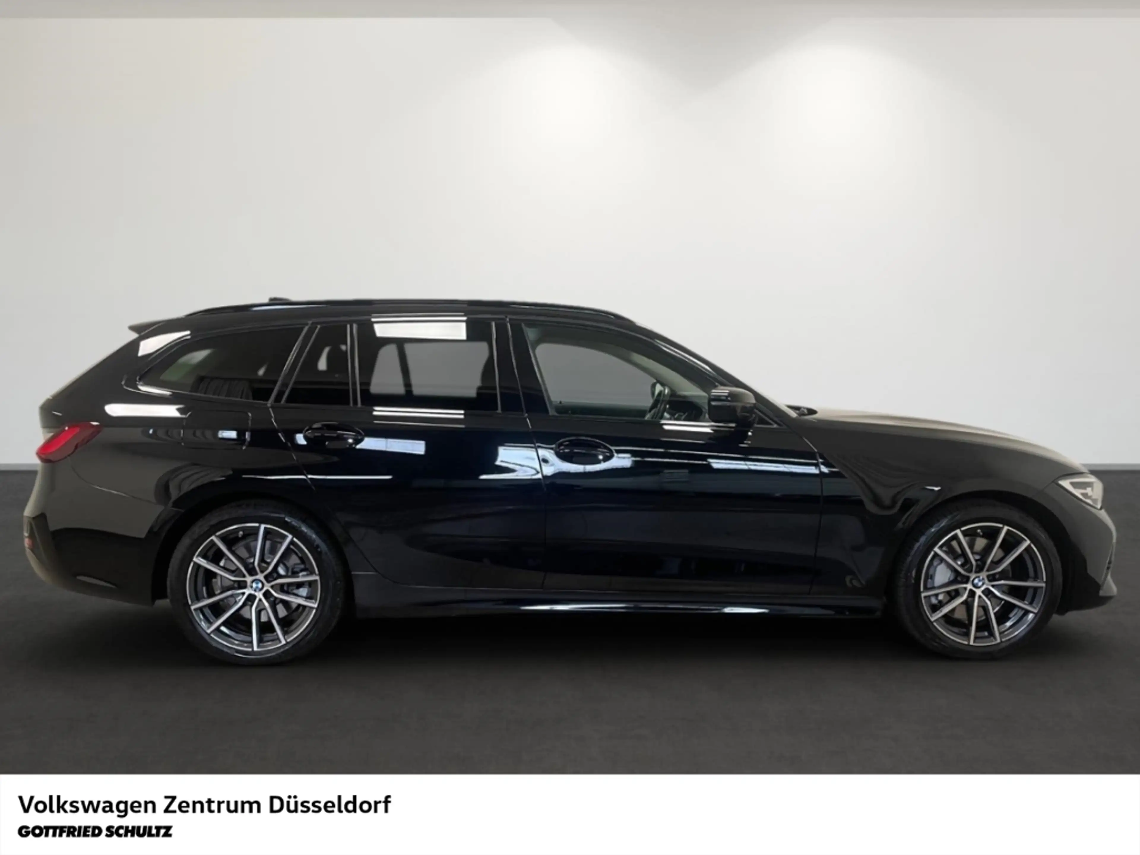 BMW 330 i Touring Sport Line Navigation G21 — photo 2