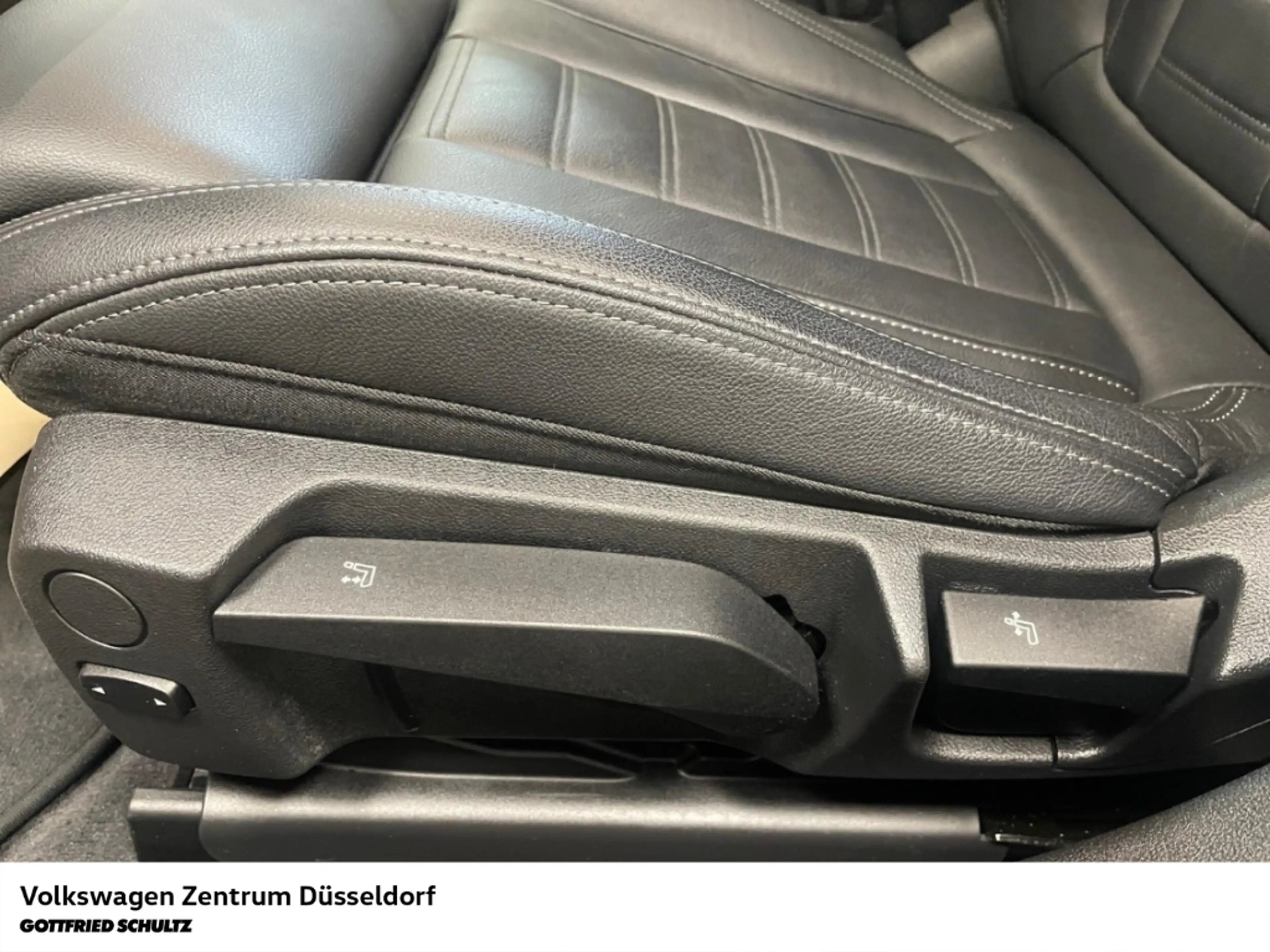 BMW 330 i Touring Sport Line Navigation G21 — photo 10