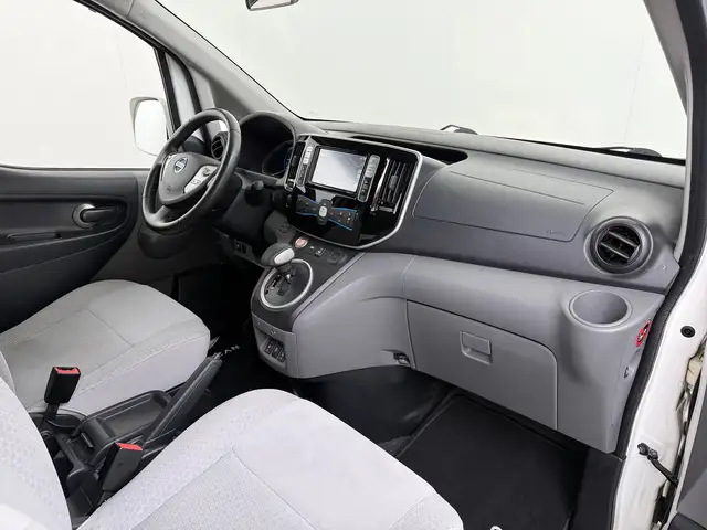 Nissan E-NV200 view 26