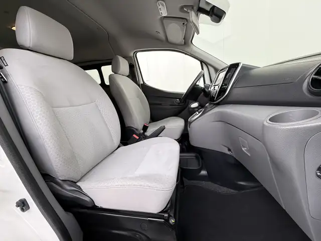 Nissan E-NV200 view 27