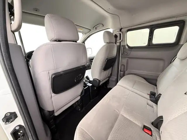 Nissan E-NV200 view 28