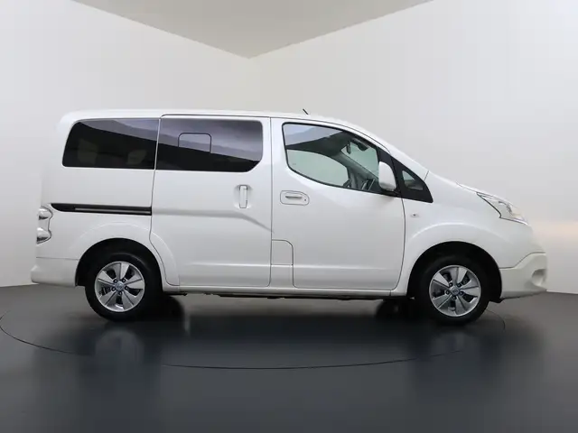 Nissan E-NV200 view 30