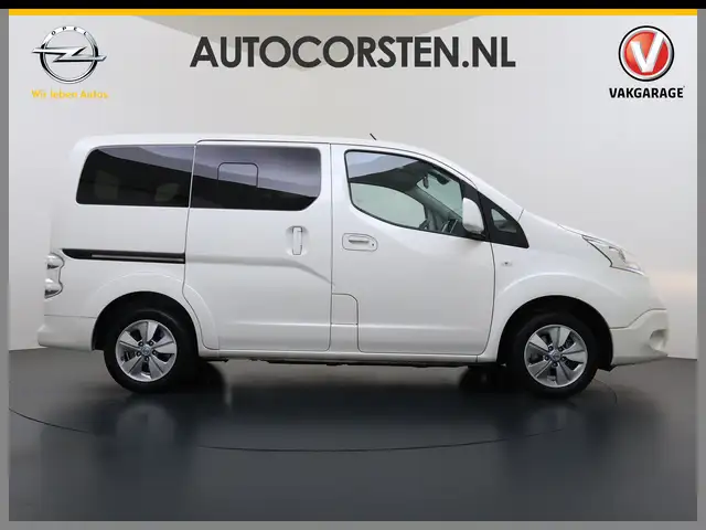 Nissan E-NV200 view 4