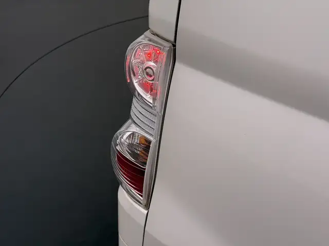 Nissan E-NV200 view 18