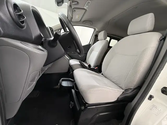 Nissan E-NV200 view 9