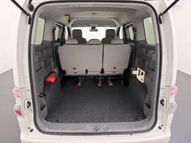 Nissan E-NV200 view 16