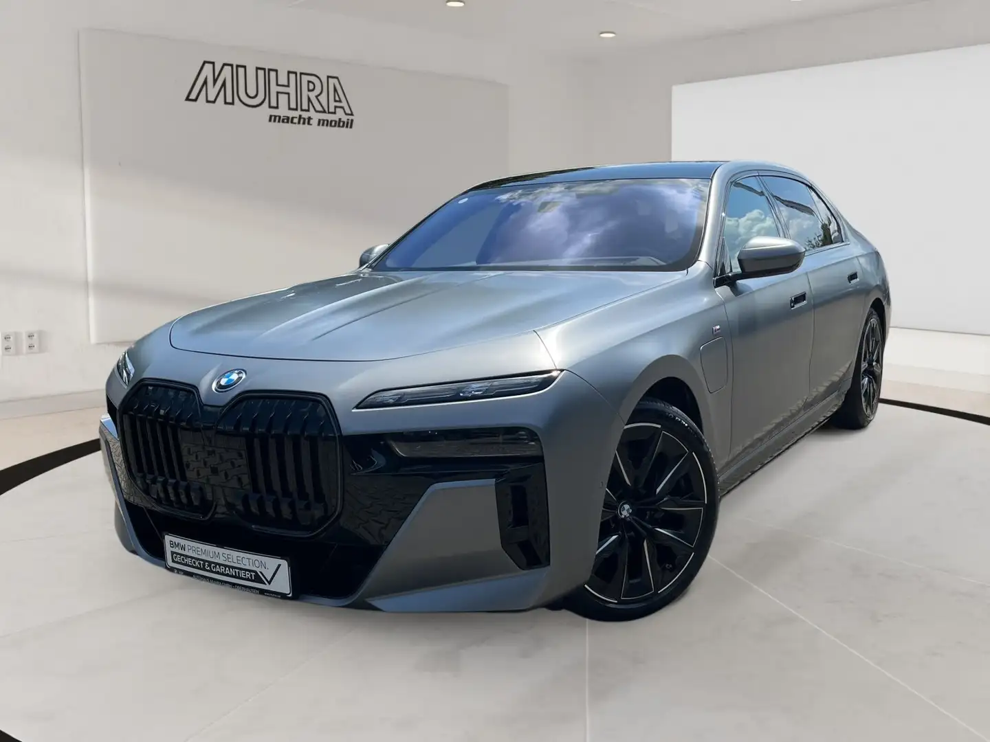 BMW 750 e xDrive M Sport Pro 21" DA/PA Prof Pano Sky Loung Šedá - 2