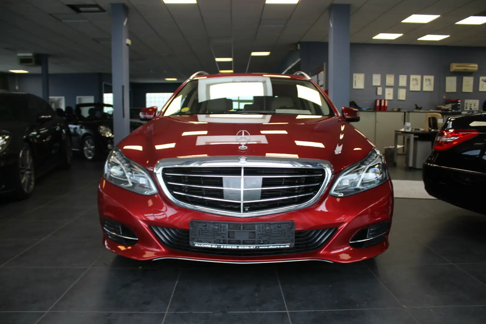 Mercedes-Benz E 300 T BlueTEC HYBRID 7G-TRONIC Elegance Red - 2