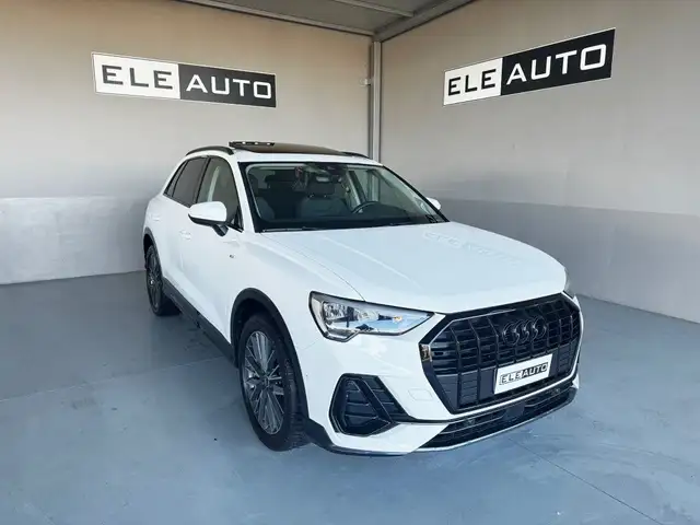 Audi Q3 45 TFSIe PHEV 245CV S line Id Black Tetto -Ambient